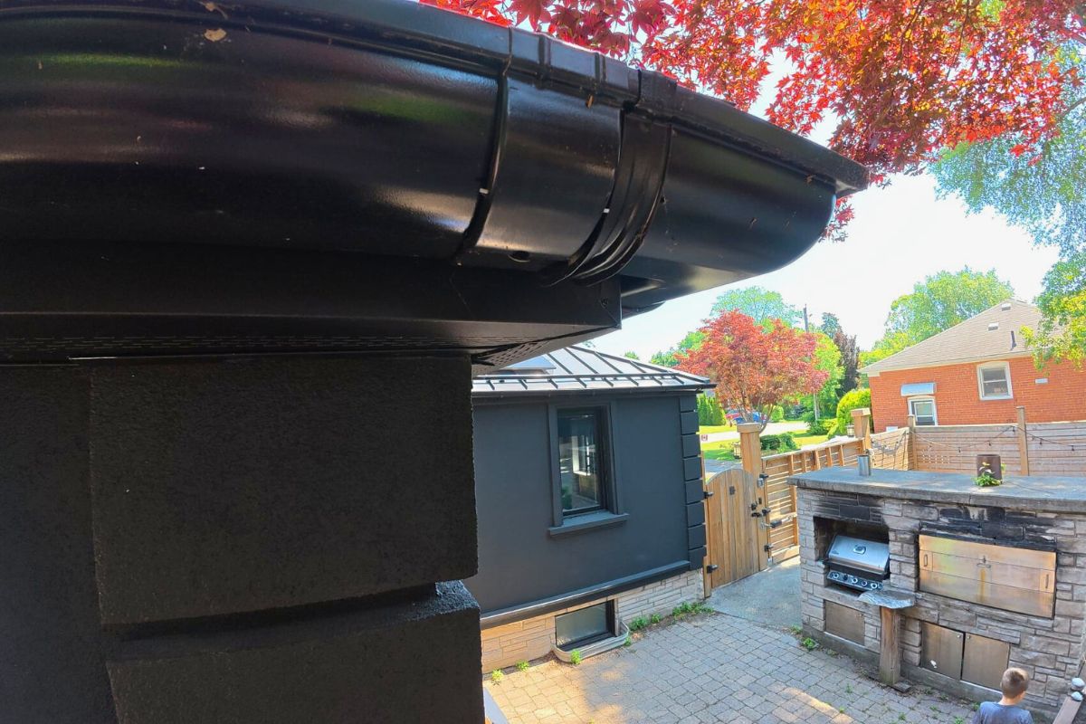 Mississauga Metal Roof Gutter System Black steel SIBA Tech square gutter system installed on modern home in Mississauga