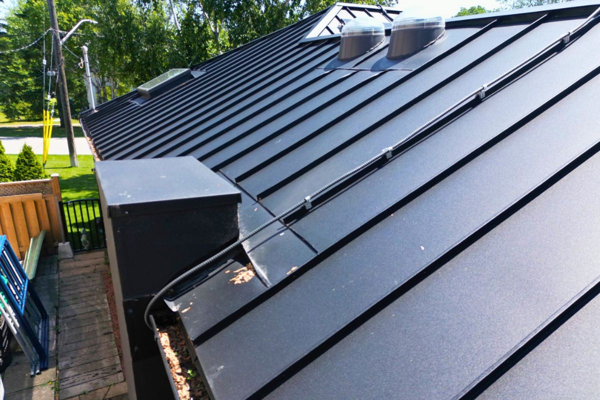 mississauga-metal-roof-velux-sun-tunnels Black standing seam roof with Velux sun tunnels and clean cable installation in Mississauga