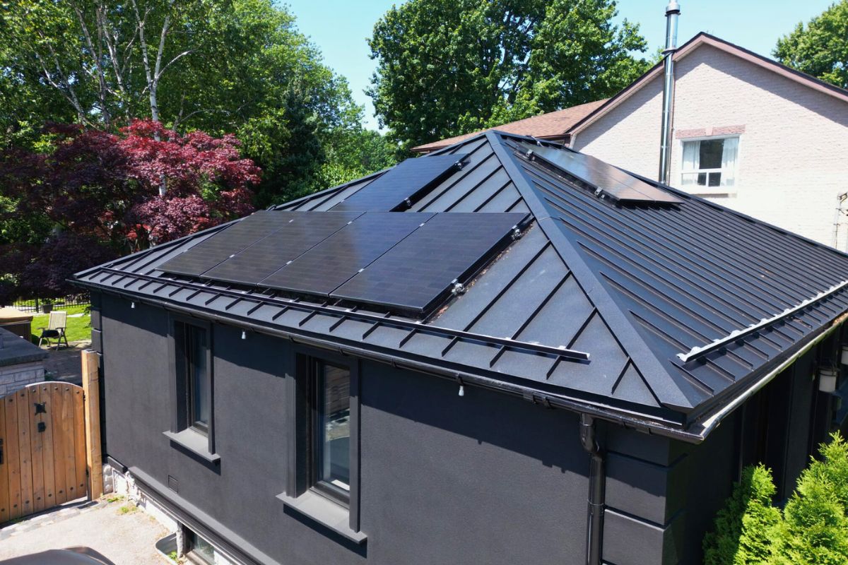 mississauga-metal-roof-with-solar-panels Modern standing seam black metal roof with solar panels and snow guards in Mississauga
