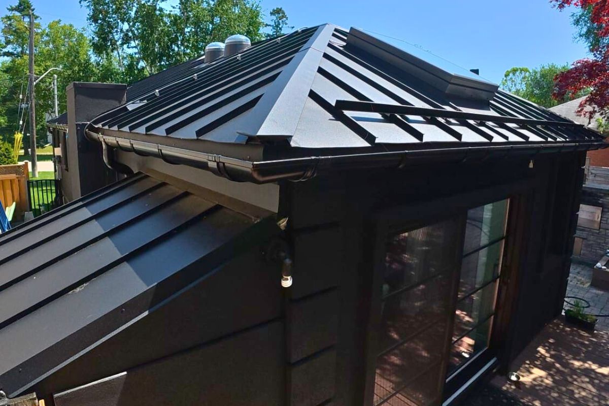 mississauga-standing-seam-metal-roof Standing seam black metal roof with snow retention system in Mississauga