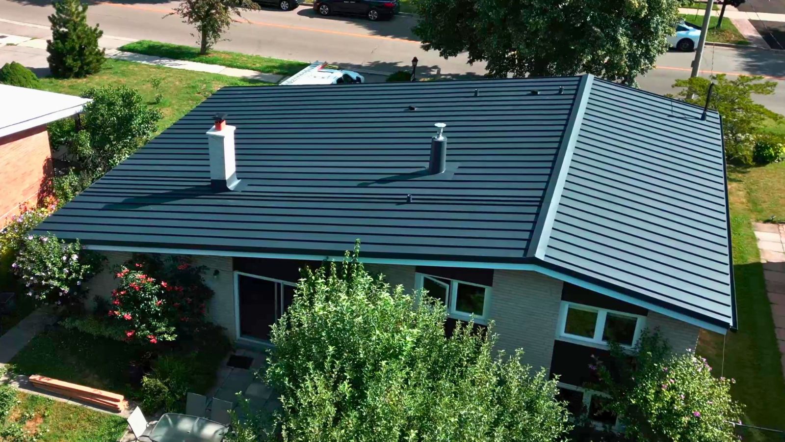 Cliff Grey Matt standing seam metal roof on a single-storey home in Applewood, Mississauga